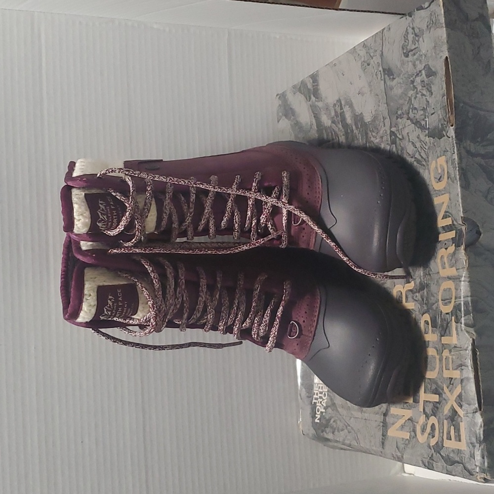 The North Face Shellista II Mid in Plum Size: 5 US Purple